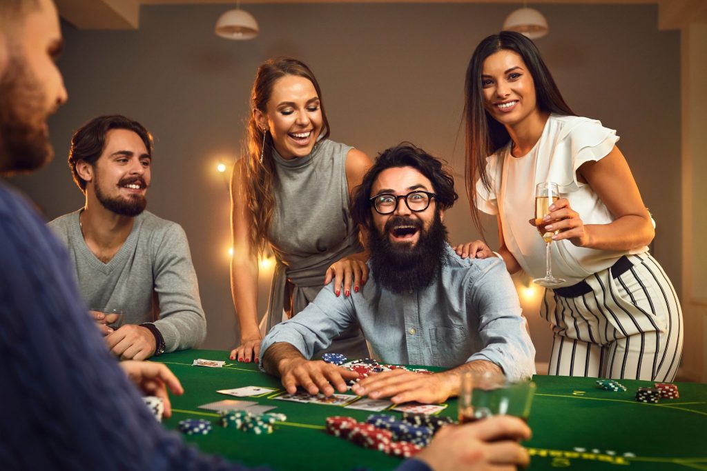 What Are Multiplayer Online Casino Games